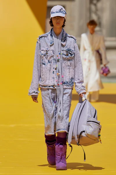 Look 13